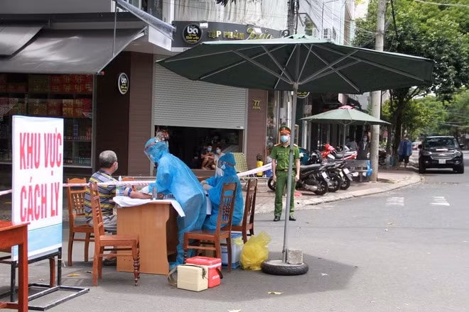 Khu vực bị phong tỏa ở TP.Buôn Ma Thuột do có yếu tố dịch tễ liên quan BN Covid-19. Ảnh: internet.