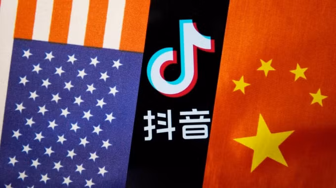 Cuộc chiến công nghệ tiếp tục leo thang có thể khiến mạng internet thế giới bị tách đôi, một bên do Trung Quốc dẫn đầu và bên kia do Mỹ dẫn đầu - Ảnh: LightRocket/Getty Images