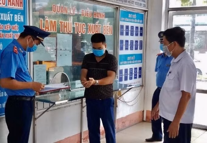 Bảo đảm trật tự an toàn giao thông, phòng chống dịch bệnh Covid-19 dịp nghỉ lễ 2/9 trên địa bàn Thành phố Hà Nội. Ảnh minh họa