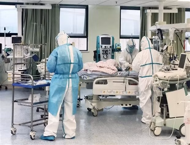 Bệnh nhân mắc COVID-19 có thể biểu hiện bệnh trên da. Ảnh: TL.
