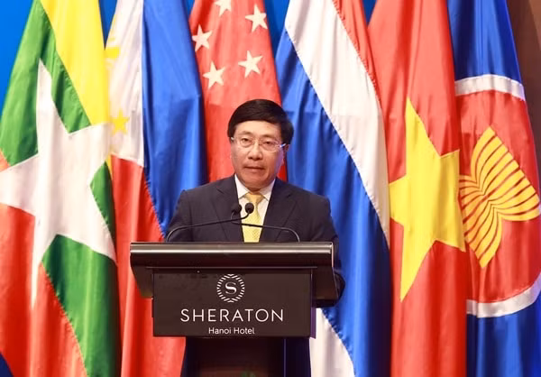 Phó Thủ tướng, Bộ trưởng Bộ Ngoại giao Phạm Bình Minh phát biểu tại hội thảo. Ảnh: VGP