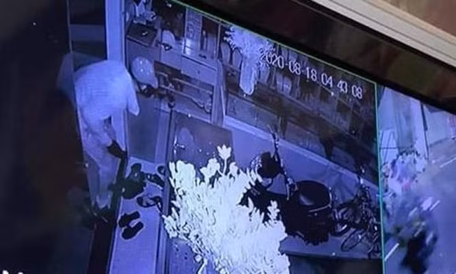 Kẻ gian đột nhập tiện vàng lấy đi 350 cây vàng cùng tiền mặt.