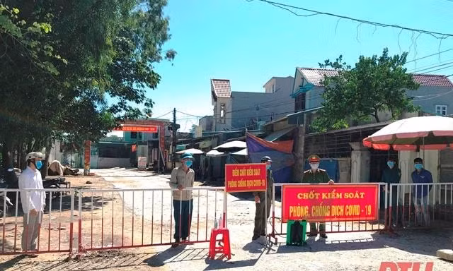 Ngoại trừ khu cách ly ở phường Quảng Vinh, TP. Sầm Sơn và trạm kiểm soát ở huyện Nga Sơn, các địa phương khác trong tỉnh không được lập chốt kiểm soát dịch bệnh Covid-19 cấp huyện, xã.