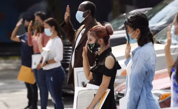 Số ca mắc COVID-19 trên thế giới đã tiệm cận con số 20,5 triệu người. Ảnh minh họa.