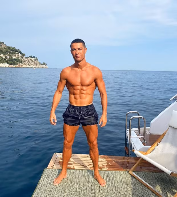 Body “chuẩn không cần chỉnh” được Ronaldo tiết lộ. Ảnh: internet.