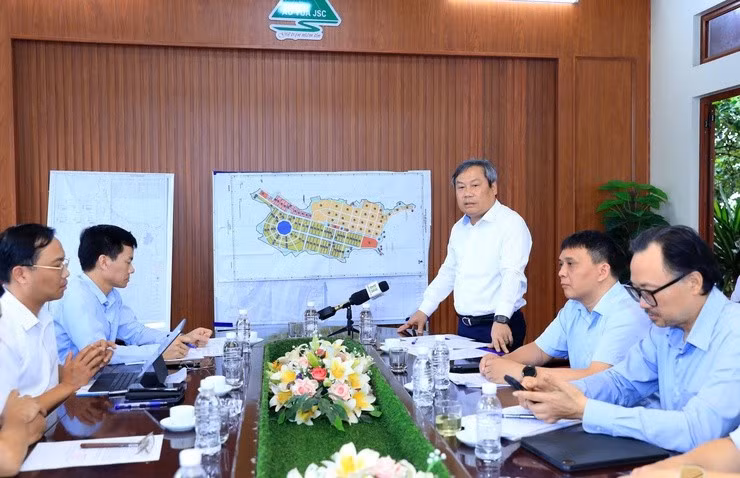 chu-tich-ubnd-thanh-pho-ha-noi-vu-dai-thang-chu-tri-buoi-lam-viec.jpg