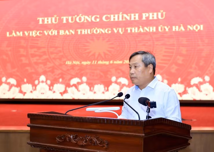 Chủ tịch UBND Thành phố Vũ Đại Thắng báo cáo tại buổi làm việc. Ảnh: HNP