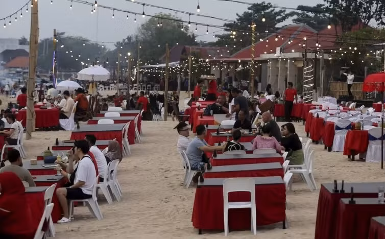 indonesia du khach nuoc ngoai kho bi anh huong boi luat tinh duc moi hinh 1