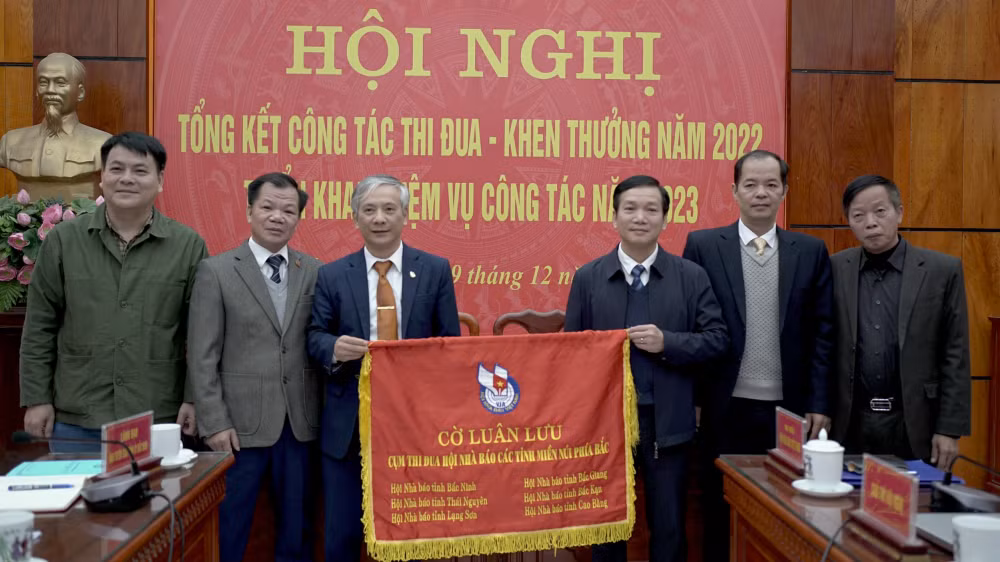 tong ket cong tac thi dua khen thuong cum thi dua hoi nha bao cac tinh mien nui phia bac hinh 2