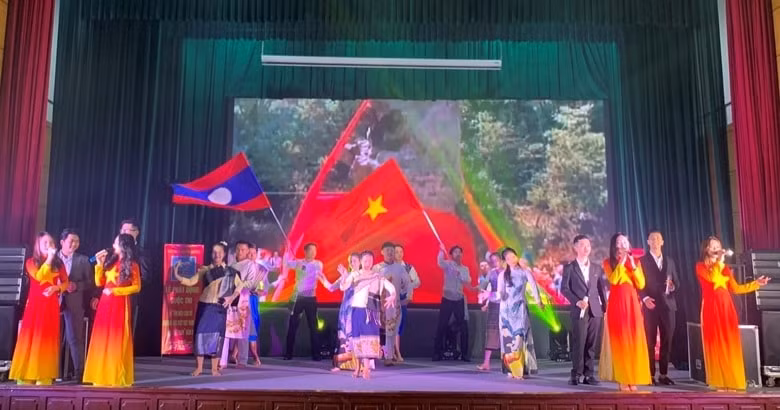 chuong trinh nghe thuat dac biet ca ngoi moi quan he huu nghi vi dai doan ket dac biet viet nam lao hinh 1
