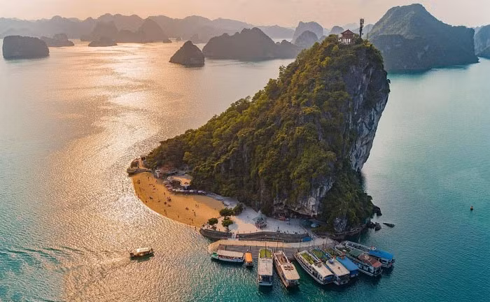 trang travel of path vinh danh viet nam la diem den an toan cho khach my hinh 1