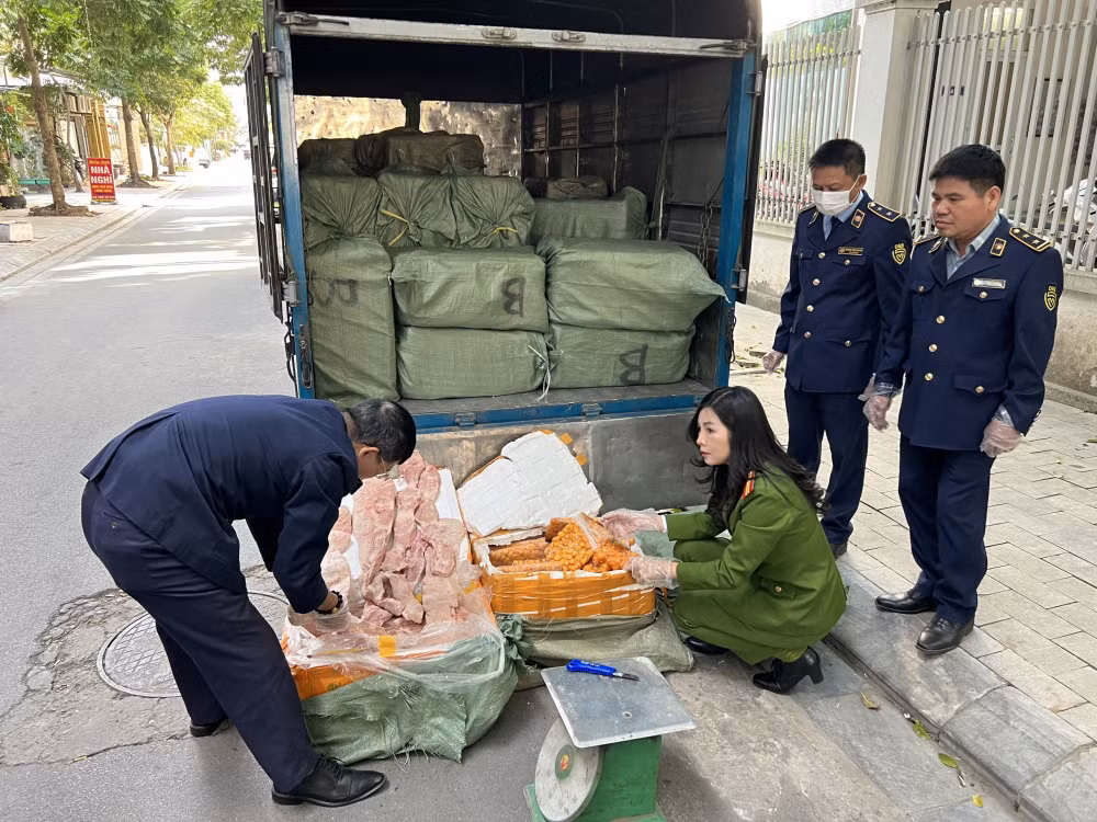 ha noi phat hien hang loat vu viec kinh doanh thuc pham ban khong ro nguon goc dip can tet hinh 1