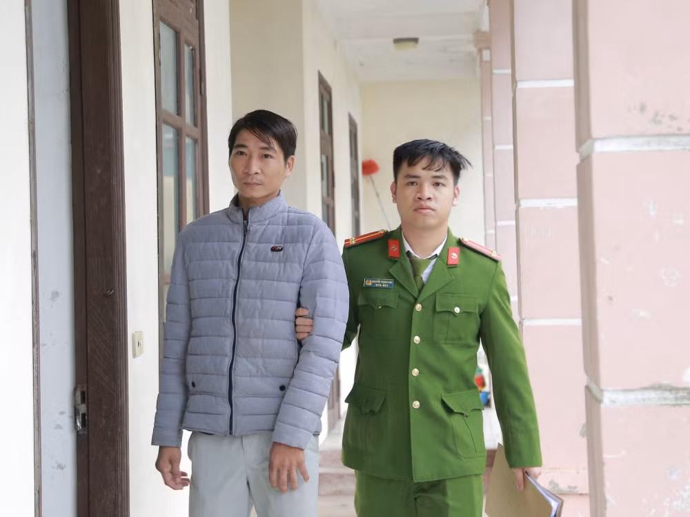 khoi to ke tu y cham lua dot xe may minh chong nguoi thi hanh cong vu hinh 2