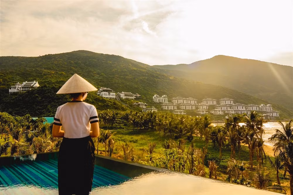 ong hoang resort bill bensley chieu long thien ha thi chi co ve cai hop hinh 2