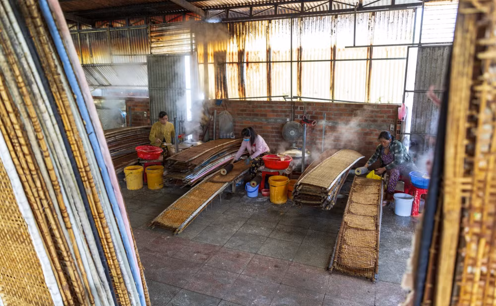 le hoi vinh danh nghe lam banh trang phoi suong tai tay ninh hinh 2