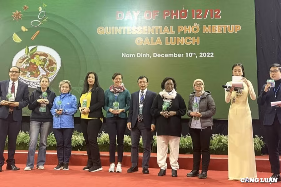 tung bung chuoi su kien ngay cua pho 12 12 tai nam dinh hinh 1