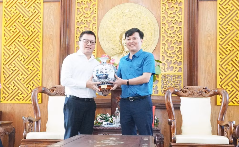 bao nhan dan va tinh uy long an tang cuong hop tac quang ba hinh anh phat huy tiem nang the manh hinh 1