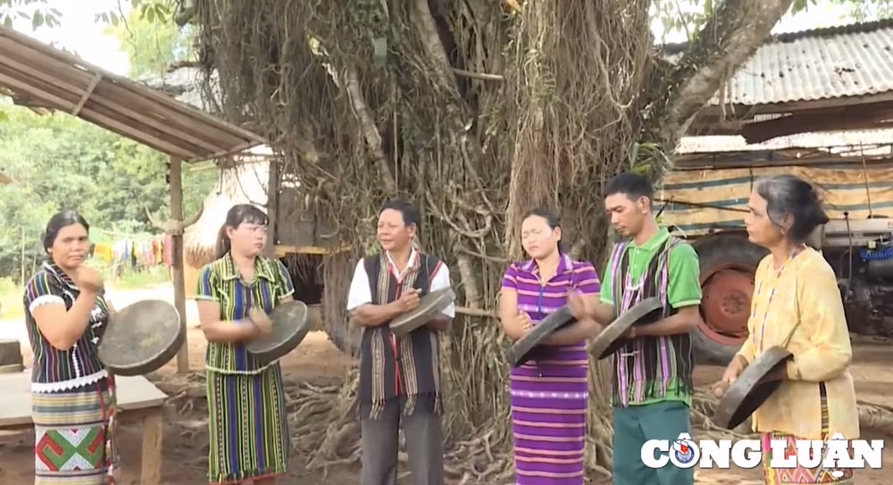 cong chieng cua nguoi stieng net dep trong van hoa viet nam hinh 1