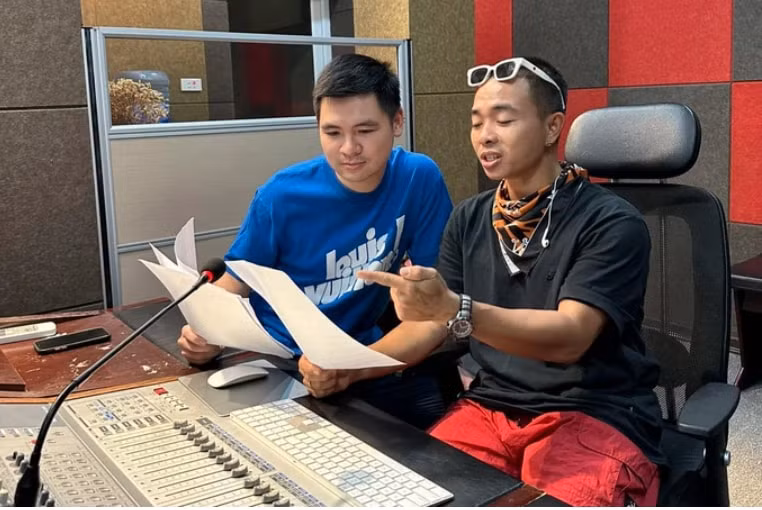 chong hoa hau do my linh sap lan san showbiz hinh 1
