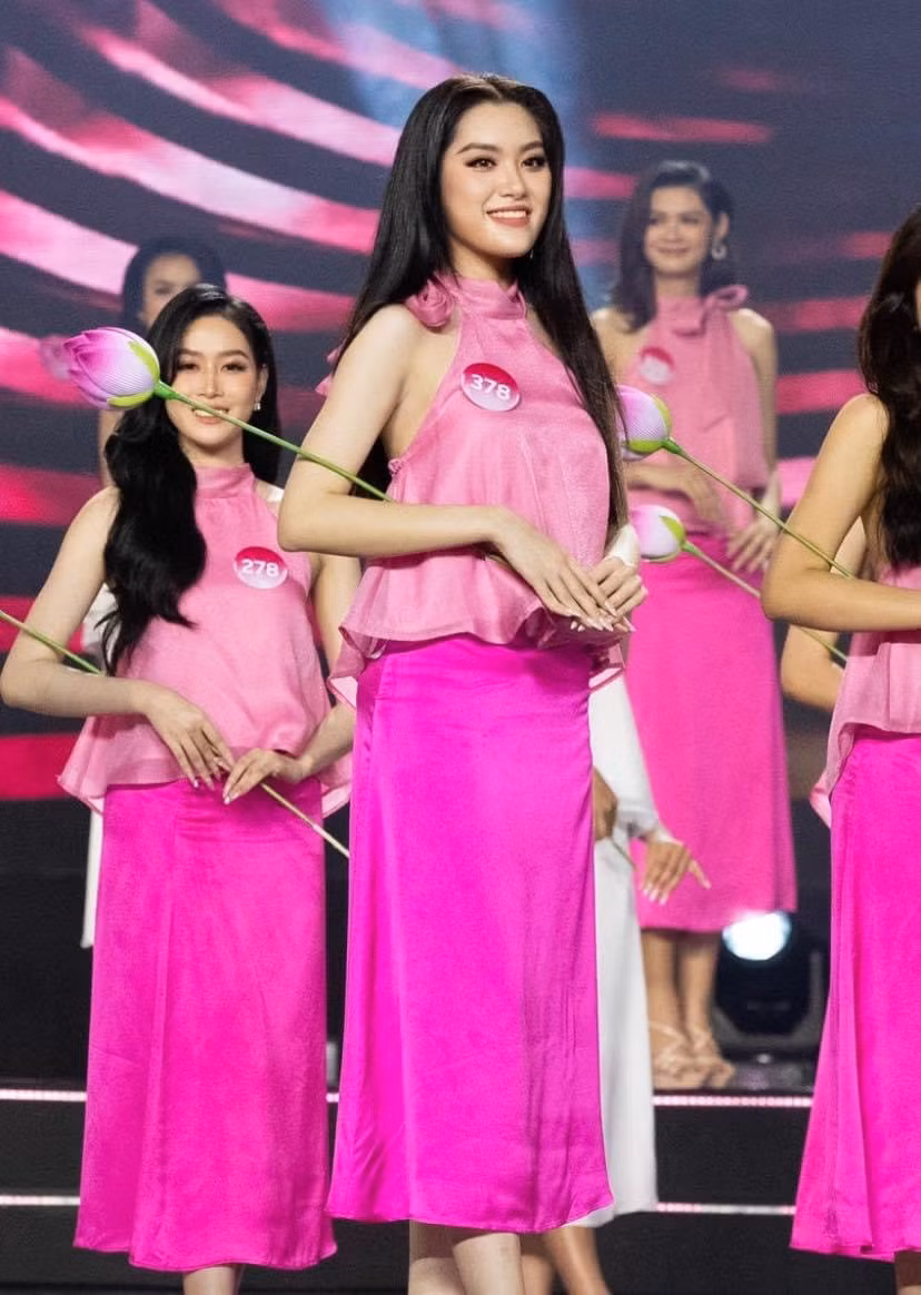 phan phuong oanh ung cu vien sang gia tai dau truong sac dep hoa hau viet nam 2022 hinh 8