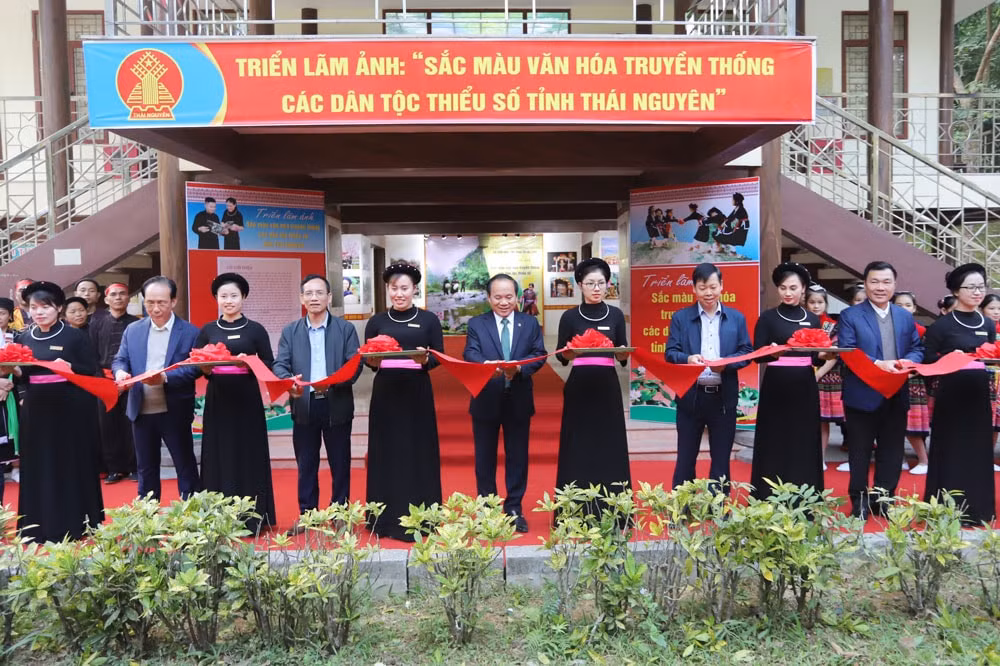 trien lam anh ve van hoa cac dan toc thieu so hinh 1