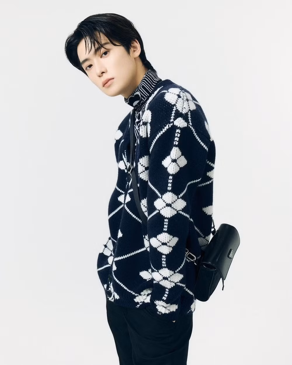 ba thanh vien nct bi nga tu do cao 2 met hinh 2