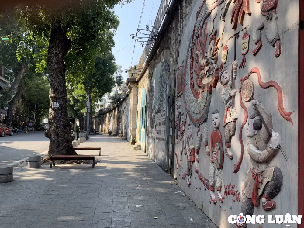 nhung buc bich hoa tren pho phung hung phai mau xuong cap tram trong hinh 2
