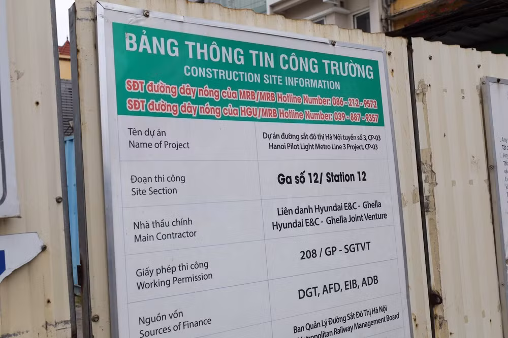 chat vat di chuyen qua ma tran ga ngam s12 duong sat nhon ga ha noi hinh 1