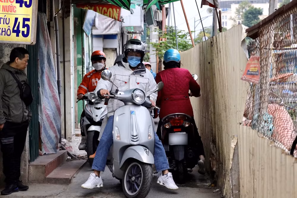 chat vat di chuyen qua ma tran ga ngam s12 duong sat nhon ga ha noi hinh 3