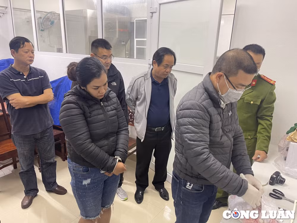 thua thien hue triet pha o nhom buon ban ma tuy khung thu giu gan 5kg chat cam hinh 1