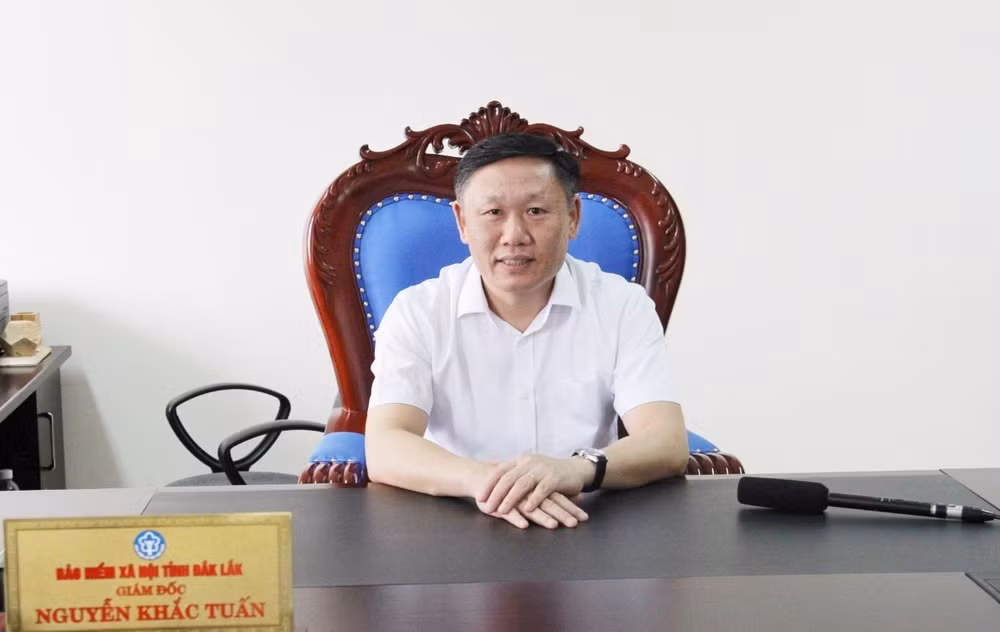 bao hiem xa hoi tinh dak lak trao tang so bhxh the bhyt cho nguoi dan co hoan canh kho khan hinh 3
