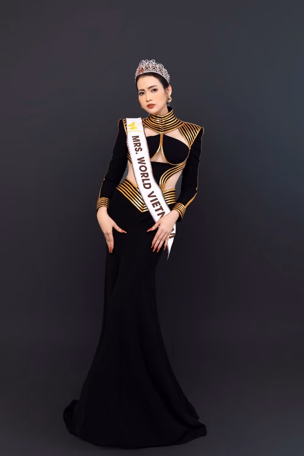 lo dien trang phucda hoi cuahoa hau quy ba viet nam 2022 nguyen thi bich hanh taimrs world 2022 hinh 7
