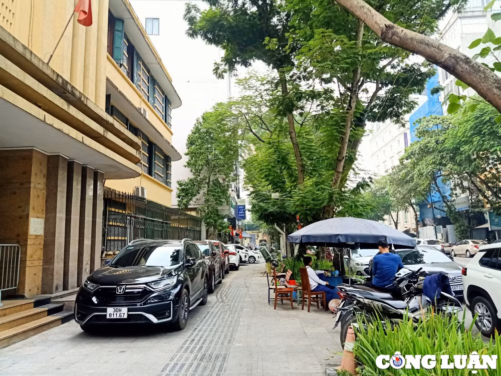 ha noi chi dao nong xu ly diem do xe oto gay hu hong xuong cap via he lat da hinh 6