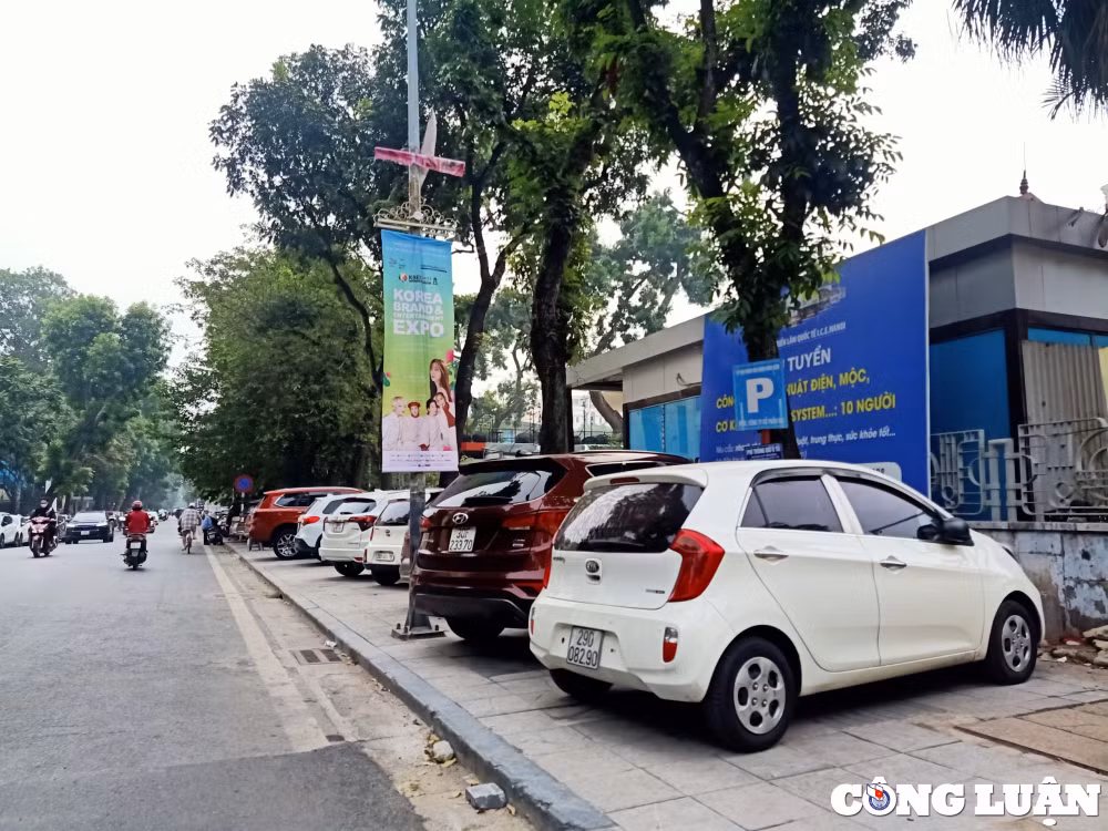 ha noi chi dao nong xu ly diem do xe oto gay hu hong xuong cap via he lat da hinh 3