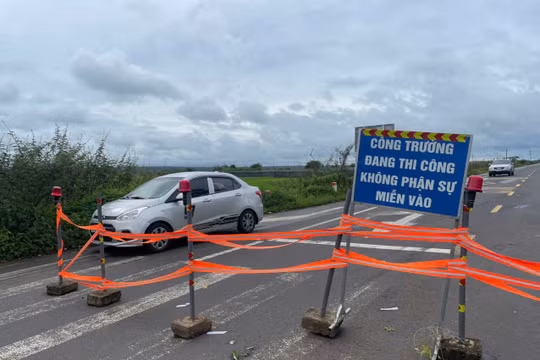 Gia Lai: Cấm phương tiện lưu thông trên tuyến đường chưa bàn giao sau vụ lật xe khiến 4 người tử vong