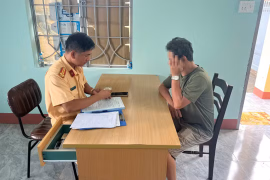 CSGT Gia Lai vào cuộc xử phạt, chấn chỉnh hàng loạt tài xế đón trả khách sai quy định