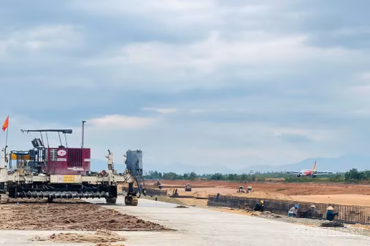 Dự án đường cất hạ cánh số 2 – Sân bay Phù Cát (Gia Lai) đang được gấp rút thi công