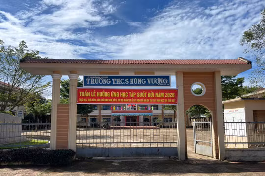 Gia Lai: Vận động phụ huynh đóng tiền mua bàn ghế sai quy định, nhà trường phải hoàn trả