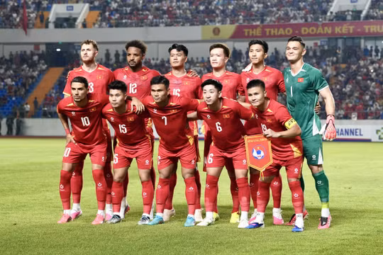 Điểm tin thể thao 30/7: Thầy trò HLV Kim Sang Sik tự tin thắng Singapore, Chủ tịch FIFA ra tối hậu thư 'bán World Cup'