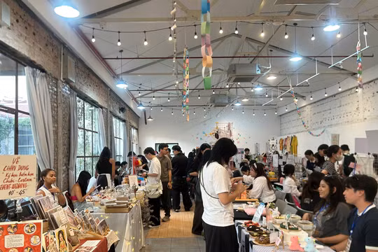 CÓZỲ Art Market: Người trẻ kể chuyện văn hóa