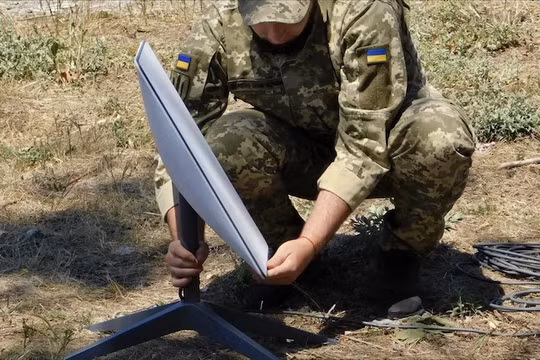 SpaceX hạn chế quyền truy cập Starlink với UAV Ukraine, ông Zelenskyy nói 'bị phản bội'