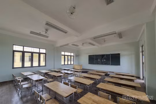 Hàng trăm người dầm mình giữa nắng mưa, miệt mài thi công 7 trường biên giới Gia Lai