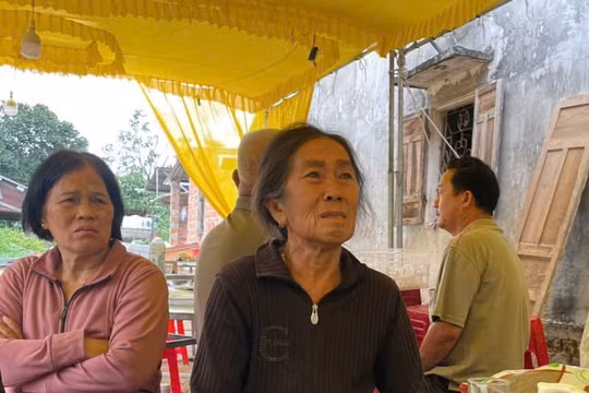 Tang thương bao trùm con phố nhỏ sau vụ lật xe khách ở Gia Lai, người mẹ già 2 lần đội tang con trong năm