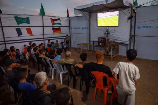Xem World Cup trong nỗi lo không kích ở Gaza