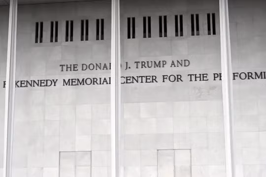 Thẩm phán Mỹ ra phán quyết tên của ông Trump phải được gỡ bỏ khỏi Trung tâm Kennedy
