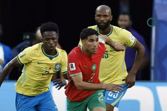 Brazil hòa kịch tính Morocco trong ngày ra quân