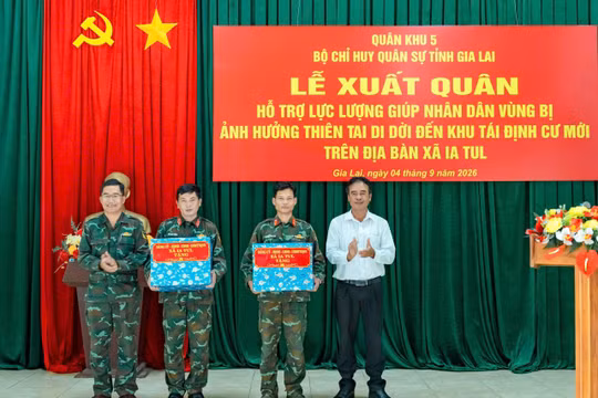Gia Lai: Chạy đua với mùa mưa lũ, bộ đội giúp dân xây nhà, ổn định cuộc sống