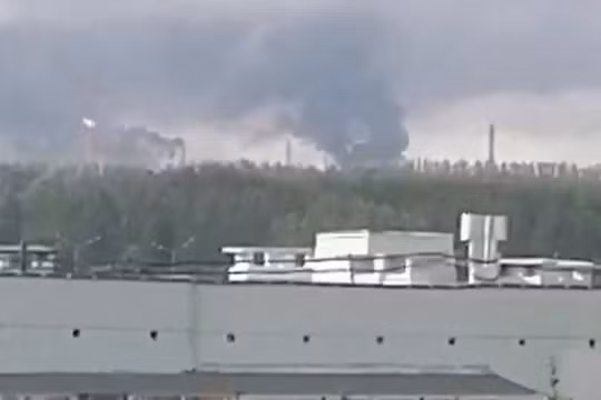 Ukraine tấn công nhà máy lọc dầu ở vùng Tatarstan của Nga, gây thương vong lớn