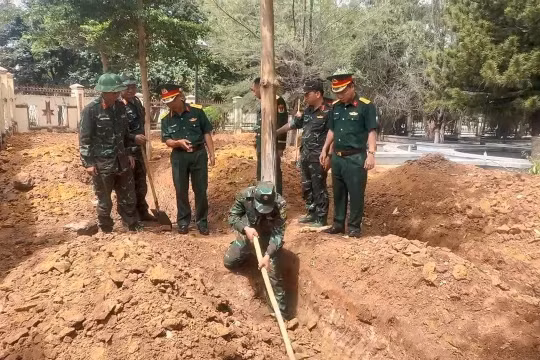 Quảng Ngãi: Sàng lọc kỹ lưỡng, bóc tách hơn 1.000m³ đất để tìm đồng đội