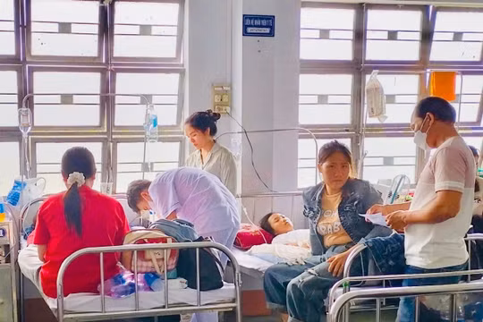 Gia Lai: 78 người nhập viện sau khi ăn bánh mì